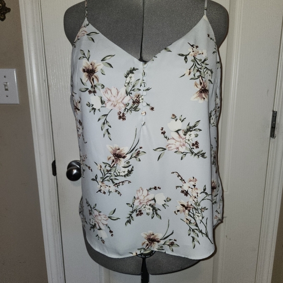 Dynamite blue floral blouse in size Large NWT - Picture 4 of 15
